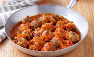 Albóndigas en sartén con salsa - 6 deliciosas recetas con fotos paso a paso