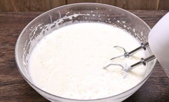 How to make red velvet cake at home using a classic recipe? Beat the eggs into a bowl, add sugar and begin beating the mixture of ingredients until a fluffy white foam forms. This will take you about ten minutes. This stage is very important, since poorly beaten eggs will not make a good sponge cake.