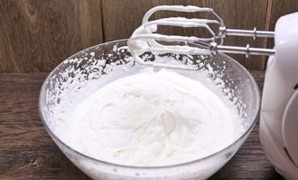 To prepare the cream, cool the cream in the refrigerator, and then thoroughly beat it with a mixer until it is completely thick.