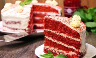 Red velvet cake is ready! Then you can decorate it in any way you wish, from berries or nuts to curly patterns using a baking bag and cream.