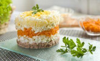 Ensalada de mimosa clásica