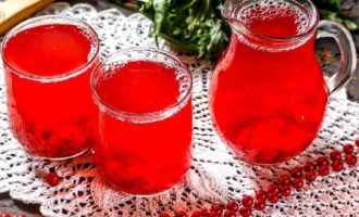 Kolak redcurrant untuk musim sejuk