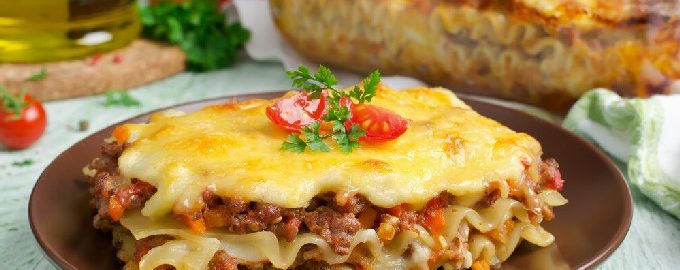 Lasagna dengan daging cincang di rumah