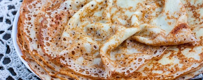 Dünne Milchpfannkuchen mit Löchern – 10 leckerste und einfachste Rezepte mit Fotos Schritt für Schritt