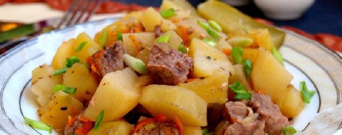 Gestoofde aardappelen met vlees