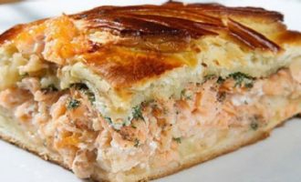 Pastel de gelatina con pescado enlatado