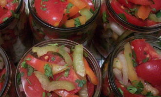 Mix the salad very well and place in prepared jars. 