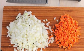 Peel the onions and carrots and then cut them into small cubes using a sharp knife. You can also grate the root vegetables instead.