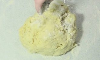 Knead the dough. To do this, it is better to grease your hands with vegetable oil and knead for about 10 minutes.