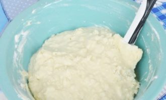 Add the required amount of flour to the resulting liquid base and knead the dough with your hands. Knead until it stops sticking to your hands and becomes smooth and elastic.