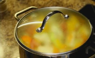 Simmer our vegetable stew under the lid over medium heat for half an hour. At the same time, do not forget to stir the mixture regularly.