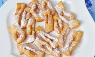 Place the finished product on plates and sprinkle with powdered sugar.