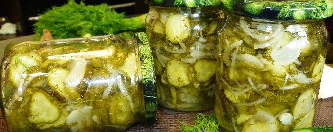 Salad timun tanpa pensterilan untuk musim sejuk