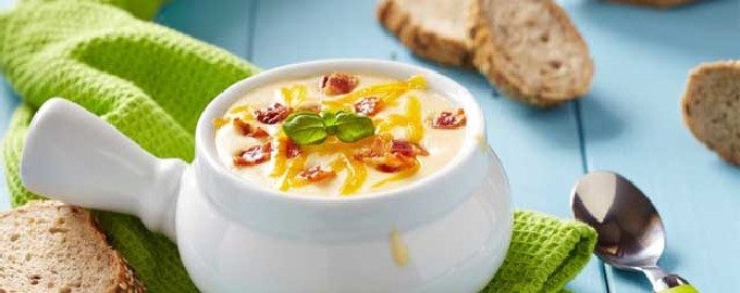 Cheese soup with melted cheese