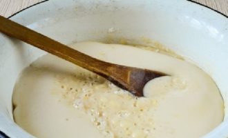 Wait approximately 20 minutes. During this time, the yeast will react with the sugar and begin to actively grow. You will notice this by the bubbles that will begin to form on the surface of the dough.