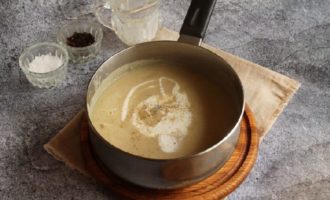 Carefully pour in cream at room temperature or slightly warmed in a thin stream. Add herbs and spices to your taste, salt and stir your cream soup.