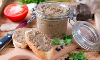 The finished pate can be frozen in molds or simply stored in the refrigerator in a carefully sealed container. You can store homemade pate no longer than a couple of days in the refrigerator.