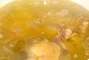 Bring the second broth to a boil over medium heat. The water should not boil, bubbles of boiling water should be barely noticeable and rarely gurgle. The boiling should not stop. Cook the broth like this for about 6 hours, some leave it overnight.