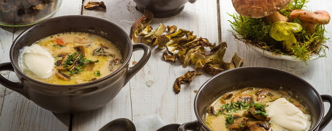 Sopa de champiñones hecha con champiñones secos