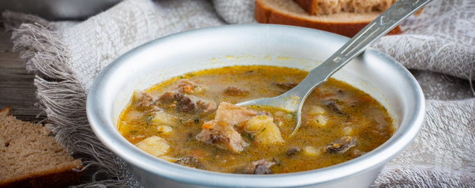 Sopa de cogumelos feita com cogumelos congelados