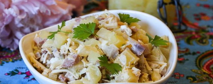 Ensalada de pollo ahumado y piña