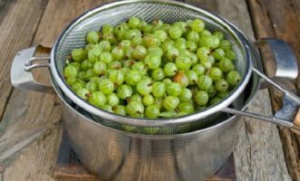 Soak the berries in cold water, submerging a colander with them in the water for 15 minutes to loosen any stuck-on debris.