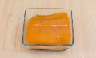 Place fresh, dry salmon on a layer of salt and sugar, skin side down.