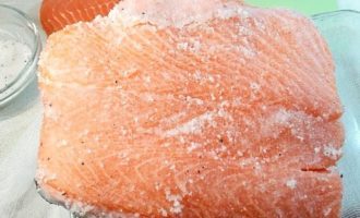 Rub the dry mixture over each piece of fish.