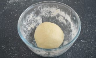 After the specified time, the dough will become more flexible and smooth, and will no longer stick to your hands.