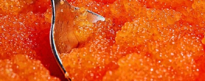 Paano mag-pickle ng trout caviar sa bahay nang mabilis at masarap