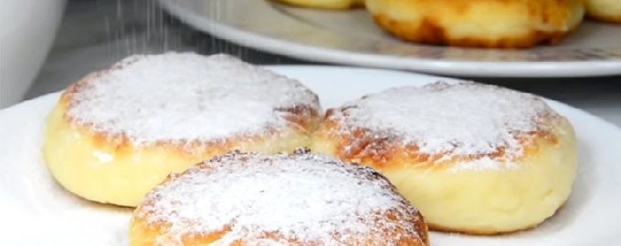 Klassischer Käsekuchen aus Hüttenkäse mit Mehl