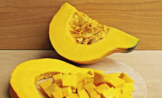 How to prepare pumpkin juice at home for the winter? Wash the pumpkin, cut into several parts, remove the seeds and cut off the peel. Cut the pulp into cubes.