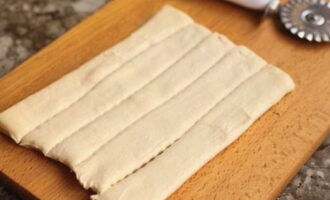 Cut the prepared dough into long strips.