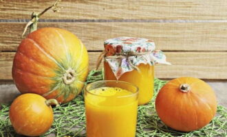 Bring the juice to a boil. Pour it into previously prepared sterilized jars, screw the lids tightly and leave at room temperature until completely cooled. Store pumpkin juice in a cool place.