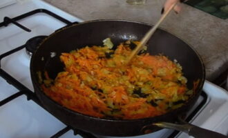 Place a frying pan over moderate heat and heat the vegetable oil in it. Then fry the chopped vegetables until soft.