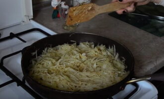 Transfer the fried vegetables to another container and fill the frying pan with shredded cabbage. Simmer it for 10-15 minutes until soft.