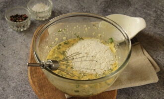 Then add chopped herbs, salt, black pepper and sift the flour. Whisk the contents until the lump disappears.