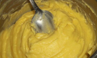 Transfer the resulting dough into a pastry bag fitted with a notched tip. If this is not the case, use a plastic bag with a corner cut off - in this case, the finished eclairs will have a smooth surface.