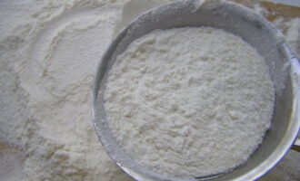 Carefully sift the dry product through a sieve several times. The flour should be airy and without lumps.