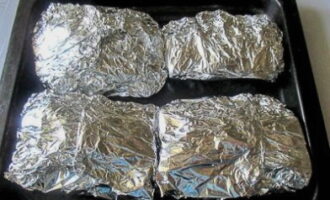 Wrap the dish in foil and place in the oven for 50 minutes. Cooking at 180 degrees.