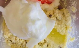 Add whipped chicken whites to the curd mixture.