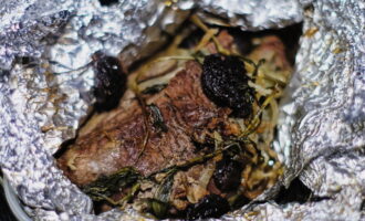 After the time has passed, unwrap the foil and check the beef for doneness. Place soft and juicy beef, baked in a whole piece in foil, on a dish and serve.