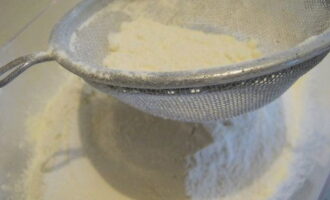 Sift flour and salt through a fine sieve. Combine the dry ingredient with the dough and the egg-milk mixture. 