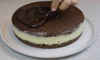 For the glaze, melt the chocolate with butter. Coat the surface of the cake with the resulting mixture. Place the dessert in the refrigerator until it hardens. Delicate bird's milk cake is ready. Divide it into portions and serve!