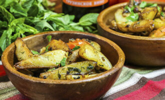 Serve ojakhuri hot with fresh herbs.