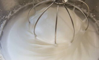 How to prepare a classic Fairy Tale cake according to USSR GOST at home? Carefully separate the whites from the yolks. Start beating the egg whites at low speed, gradually adding half the sugar and increasing the mixer power. Beat until soft peaks form.