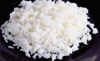 Prepare the rice. Rinse it several times. As a result, the water should become clear. Dry the rice with paper towels. Place the rice in a saucepan and add water. Place it on the stove and cook until done. The rice should become soft. Rinse it again and place it in a small plate. 