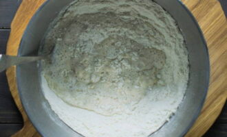 Sift the flour into a large enough deep bowl, add both types of sugar and a pinch of salt and mix. Gradually stir in the milk-yeast mixture and knead the dough, then add the yolks and softened butter to it.