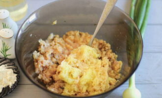 Stir the mixture and add finely grated potatoes to it.