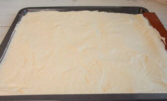 Line a baking sheet with parchment or a silicone mat so that it covers the sides. Place the resulting dough on it and smooth it over the surface. Place the baking sheet in an oven preheated to 180 °C and bake for 30 minutes.